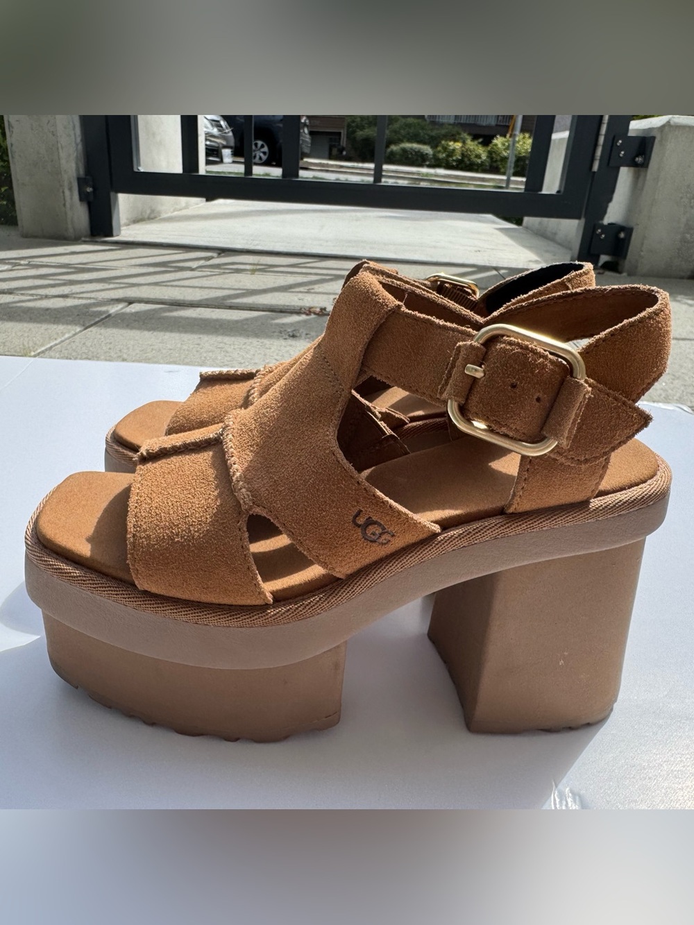 UGG New Heights Platform T-Strap Suede Sandals Chestnut Size 5